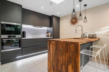 Period 3-Bed Maisonette next to the City of London - image 12