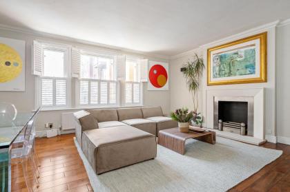 Period 3-Bed Maisonette next to the City of London - image 7