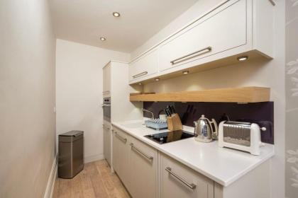 Charming Chelsea Studio Your Cozy Urban Retreat - image 3