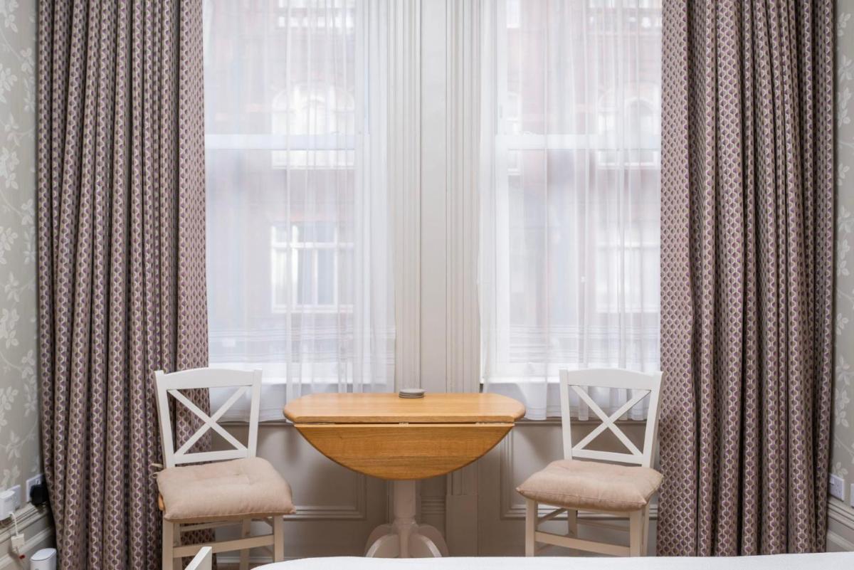 Charming Chelsea Studio Your Cozy Urban Retreat - image 4