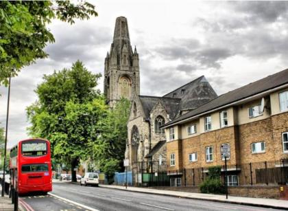 London Double Bedroom Hotel In Tufnell Park With WiFi - image 18