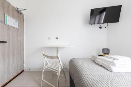 London Double Bedroom Hotel In Tufnell Park With WiFi - image 2