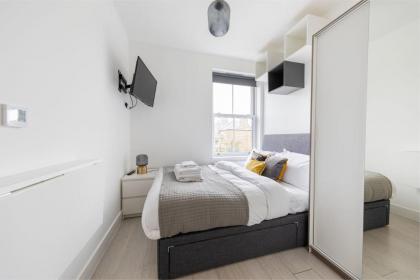 London Double Bedroom Hotel In Tufnell Park With WiFi - image 3