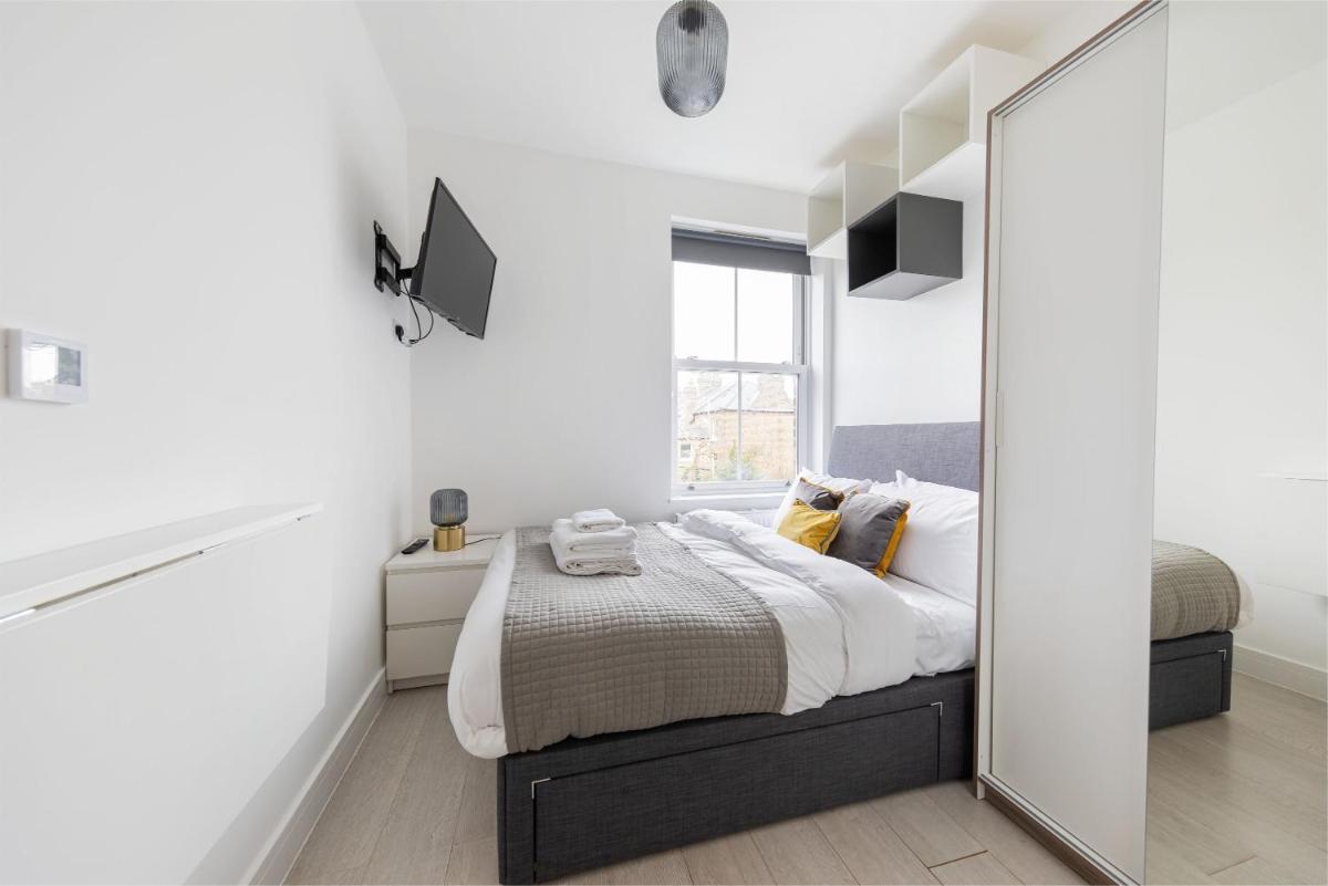 London Double Bedroom Hotel In Tufnell Park With WiFi - image 3