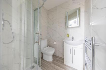 London Double Bedroom Hotel In Tufnell Park With WiFi - image 5