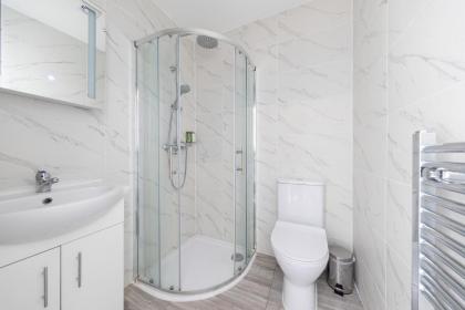 Victorian Building turned Charming Hotel Perfect For Short and Long Term Stay with WiFi - image 18