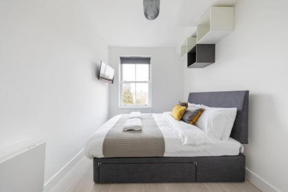 Victorian Building turned Charming Hotel Perfect For Short and Long Term Stay with WiFi - image 20