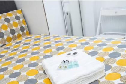 Boutique Modern Hotel Room For Two Near Tube And Bus Stations - image 10