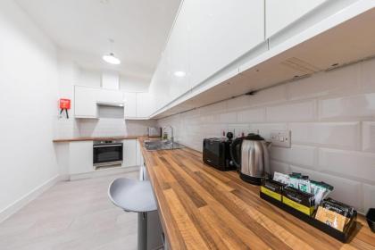 Double Ensuite Sleeps 2 Long Term Welcome With Garden View - image 10