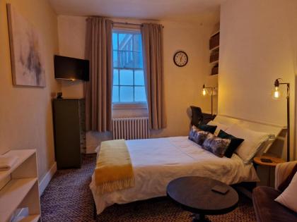 Charming 1-Wall Bed Comfortable Studio in NWLondon London