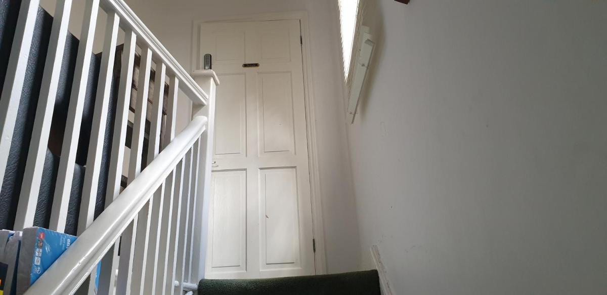 Charming 1-Wall Bed Comfortable Studio in NWLondon - image 7
