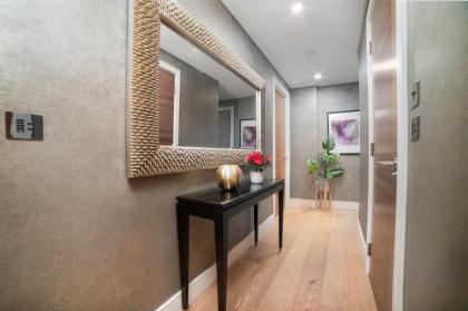 Stunning Modern Apartment close to Hyde Park by UnderTheDoormat - image 16