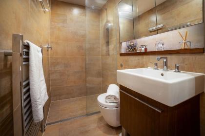 Stunning Modern Apartment close to Hyde Park by UnderTheDoormat - image 19
