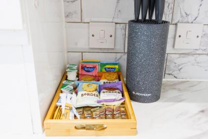 Newly refurbished charming 3-Bed House in Barking - image 27