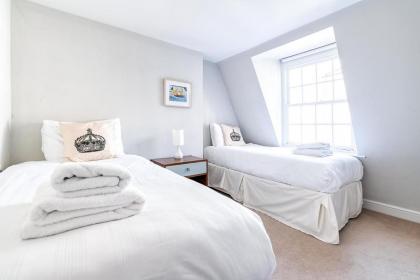 Cozy and Spacious Kensington Maisonette - image 6