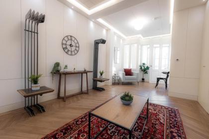 Modern Deluxe Five Bedroom House near Chalk Farm Station - image 14