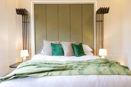 Modern Deluxe Five Bedroom House near Chalk Farm Station - image 17