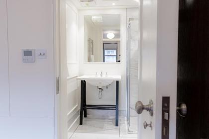 Modern Deluxe Five Bedroom House near Chalk Farm Station - image 18