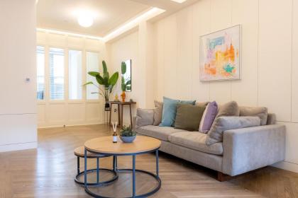 Modern Deluxe Five Bedroom House near Chalk Farm Station - image 19