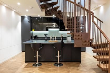 Modern Deluxe Five Bedroom House near Chalk Farm Station - image 20