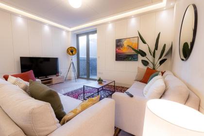Modern Deluxe Five Bedroom House near Chalk Farm Station - image 8