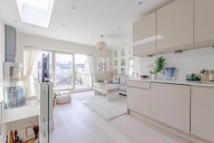 Airy & Modern 1BD flat in Maida Vale - image 10