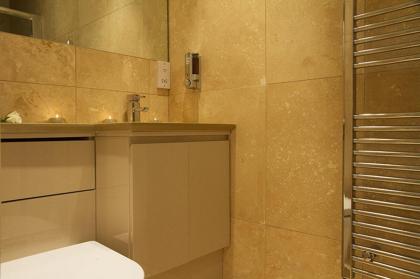 Holiday Lets London - C - image 24