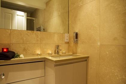 Holiday Lets London - C - image 29
