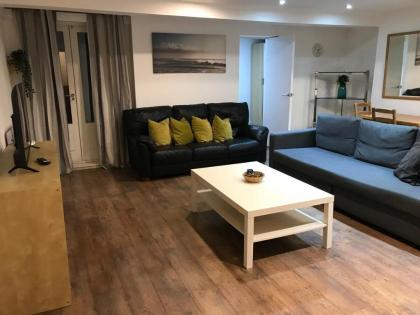Good Size Basement 1-Bedroom Flat Hyde Park B24