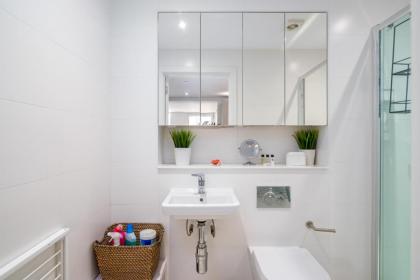 GuestReady - Modern Studio for 2 in Albion Court - image 25
