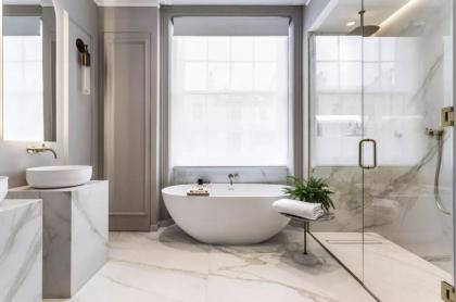 Luxurious flat with four bedrooms - image 2