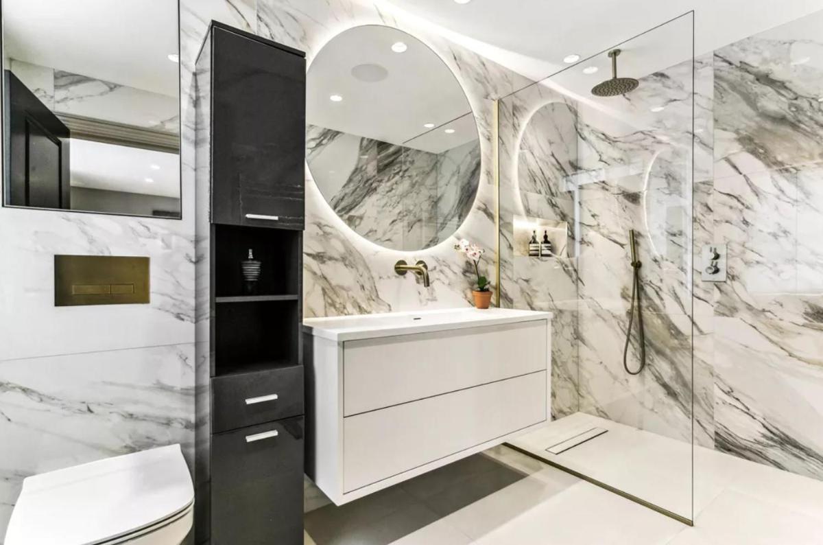 Luxurious flat with four bedrooms - image 5