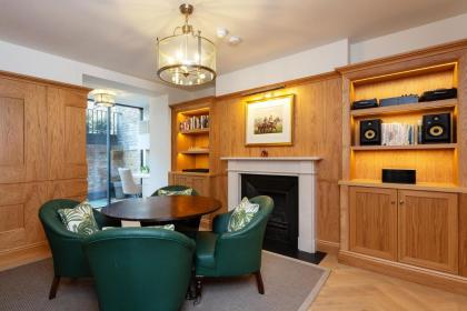 Veeve - Silver Screen to South Kensington London