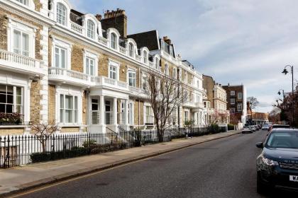 Veeve - Silver Screen to South Kensington - image 17