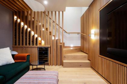 Veeve - Silver Screen to South Kensington - image 2
