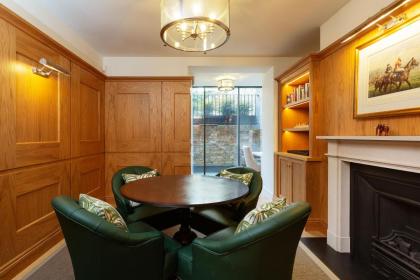 Veeve - Silver Screen to South Kensington - image 4