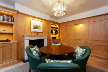 Veeve - Silver Screen to South Kensington - image 5