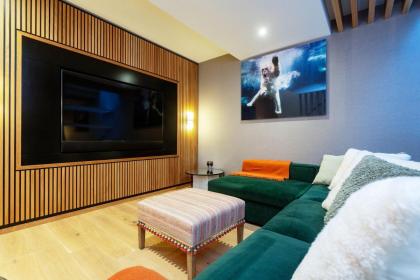 Veeve - Silver Screen to South Kensington - image 8