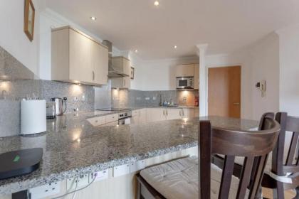 Large & Central 2BD Flat - Tower Hill - image 15