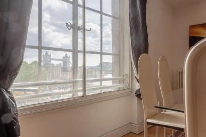 Large & Central 2BD Flat - Tower Hill - image 16