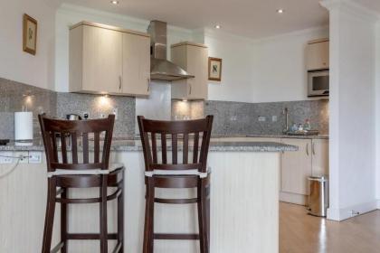 Large & Central 2BD Flat - Tower Hill - image 18
