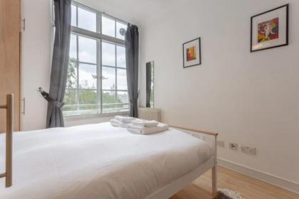 Large & Central 2BD Flat - Tower Hill - image 20