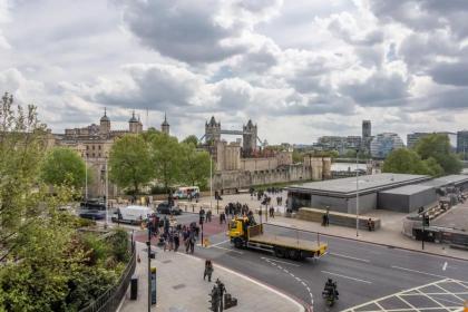 Large & Central 2BD Flat - Tower Hill - image 6
