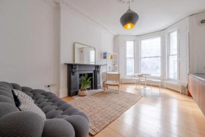 Stylish & Light Victorian 2BD Flat - Holland Park - image 15