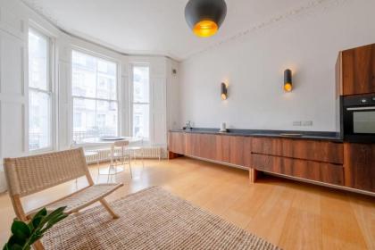 Stylish & Light Victorian 2BD Flat - Holland Park - image 18