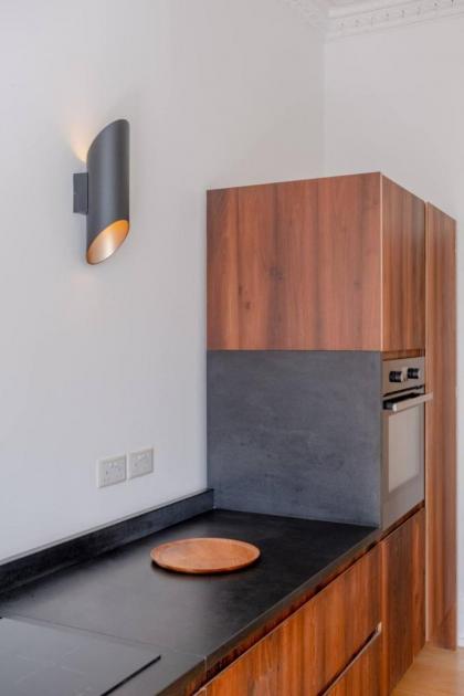 Stylish & Light Victorian 2BD Flat - Holland Park - image 19