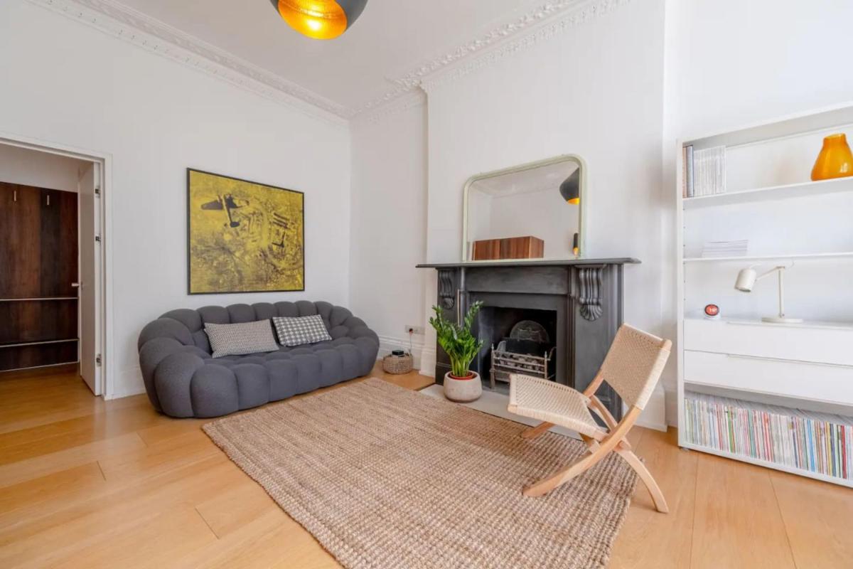 Stylish & Light Victorian 2BD Flat - Holland Park - image 2
