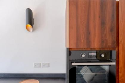 Stylish & Light Victorian 2BD Flat - Holland Park - image 8