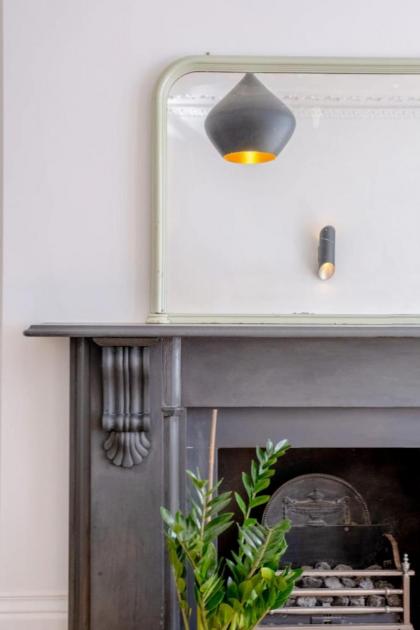 Stylish & Light Victorian 2BD Flat - Holland Park - image 9