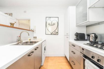 Chic Top Floor Apartment in the heart of Notting Hill Ladbroke Grove - image 27